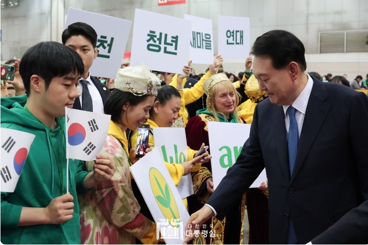 윤 대통령, 2023 전국새마을지도자대회 '청년의 약속 선포식' 참석
